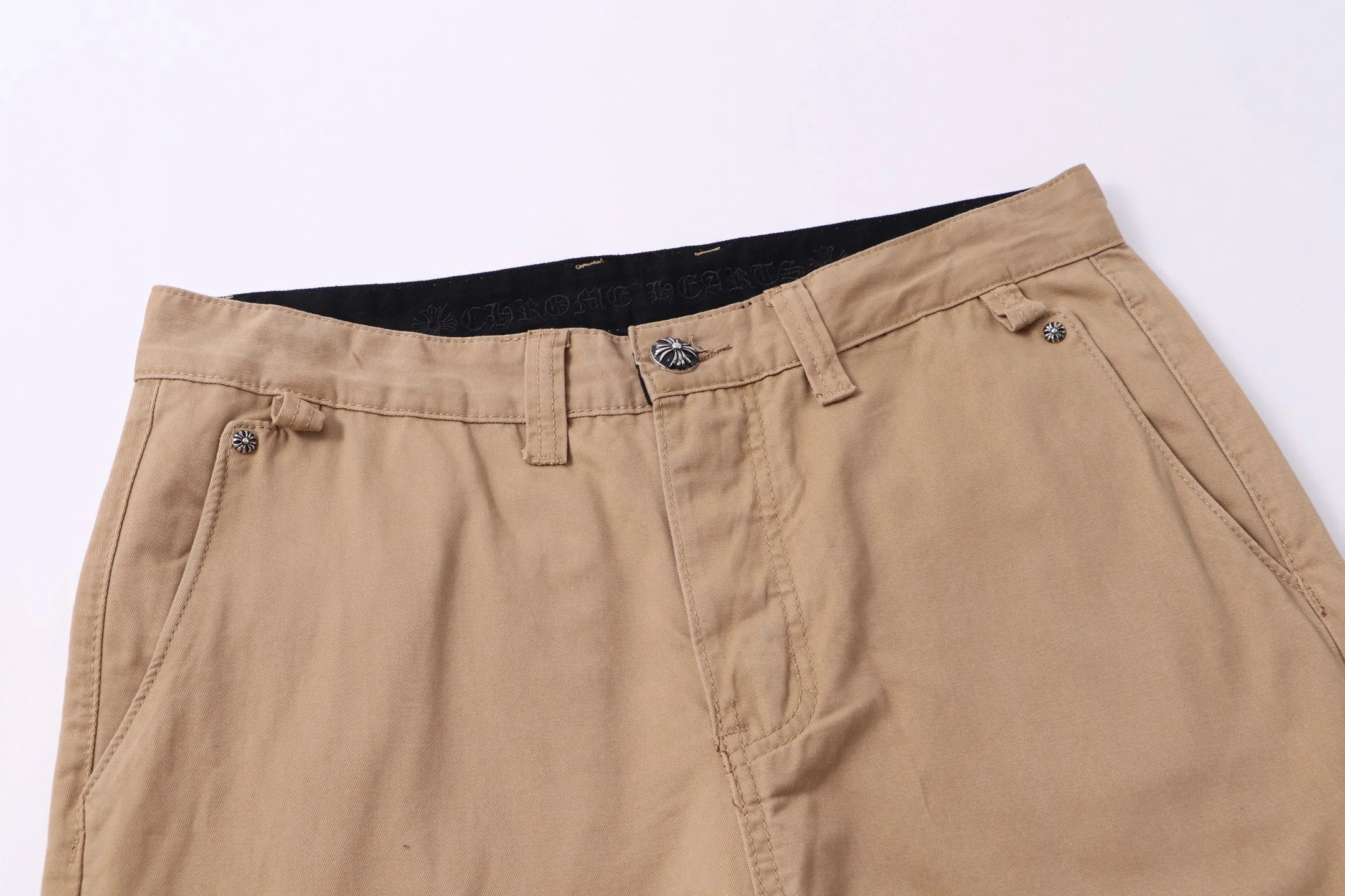 P220 model number: H70 ChromeHearts & Chrome Heart Khaki clean casual pants and jeans, original hardware accessories, washed and other hanging tags, QR code analysis is from the original factory, high degree of restoration, you are welcome to compare the products~ Three-dimensional version, loose and comfortable, not picky about the figure, taller and slimmer, factory Seiko, original quality control, same style for men and women, can be matched with couples, versatile recommendation, must-have jeans for all seasons, fashionable people have been disappointed From the quality selection of fabrics, the tailoring of details, and the matching of patterns, everything is impeccable! The upper body is so handsome when worn...it can be easily worn by men, women and children! The craftsmanship is made of heavy-duty washed pure cotton denim fabric. After washing, it is soft and thick and looks very stylish when worn. Size: 28, 30, 32, 34, 36 (S-XXL) Color: Khaki